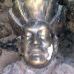 Kopf einer Statue in einer Mediationshöhle in der Nähe von Khamariin Khiid.
